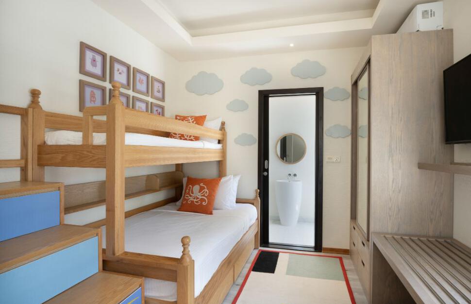 Ocean View Family Room - kids area