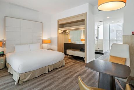 King Balcony City View