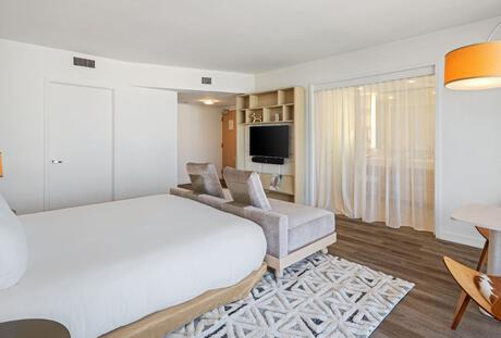 King Deluxe Balcony Bay View