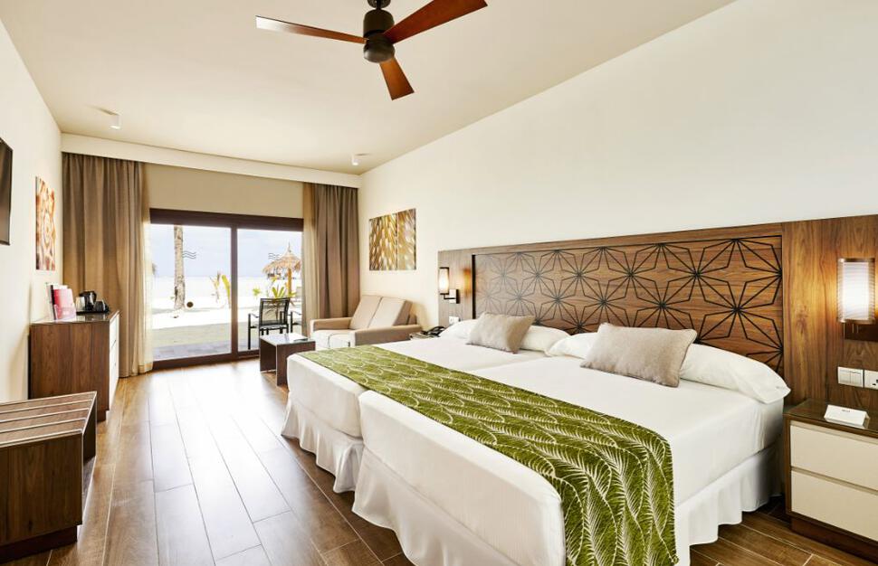 Double room with direct beach access