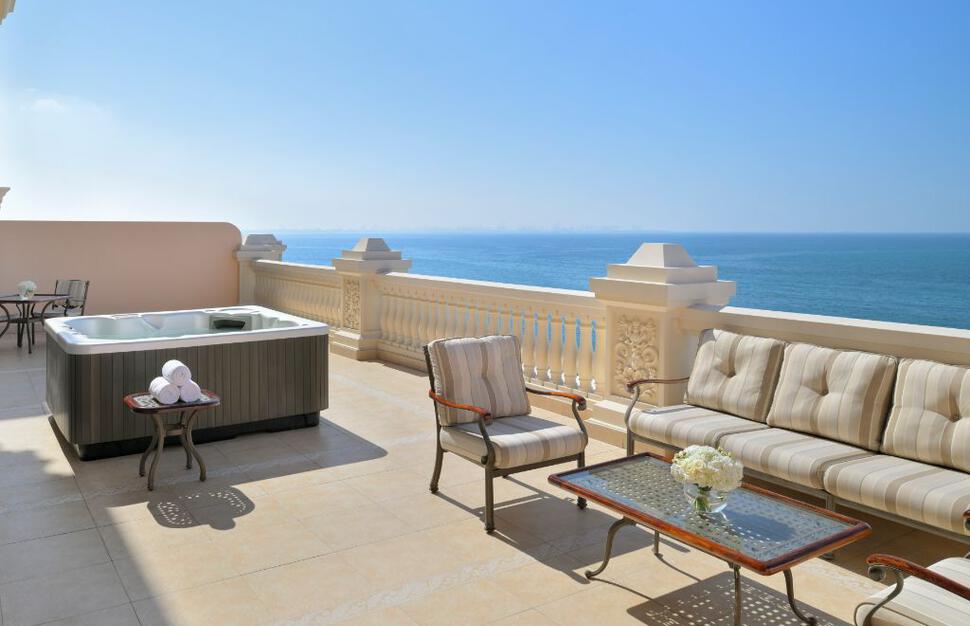 Premier Jacuzzi Suite