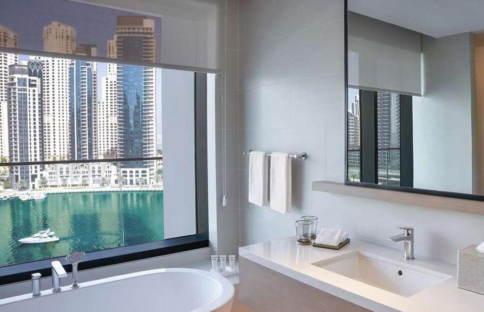 Deluxe Marina View Suite Bathroom