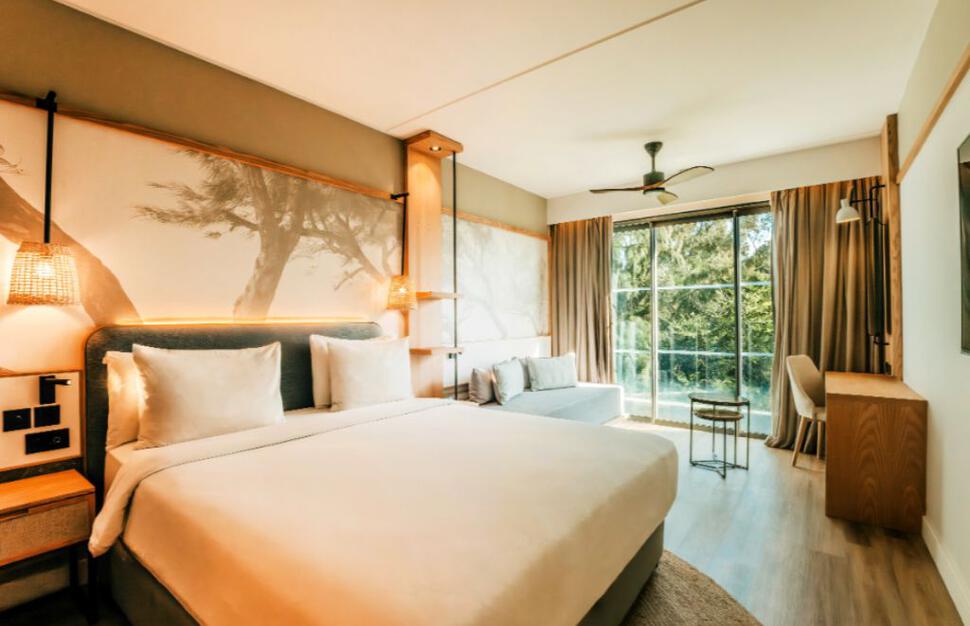 Superior Mountain Room