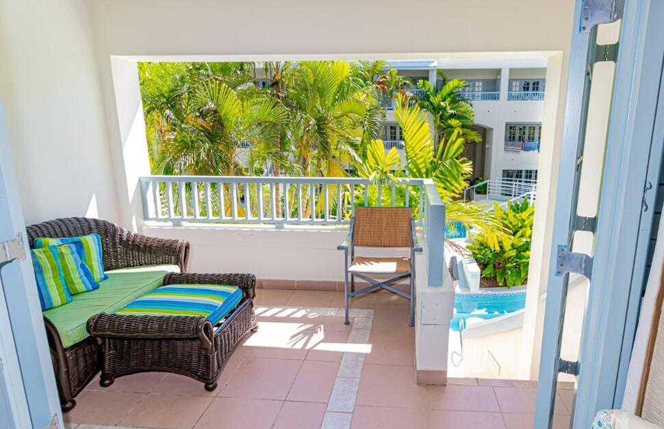 Deluxe Pool Access Room