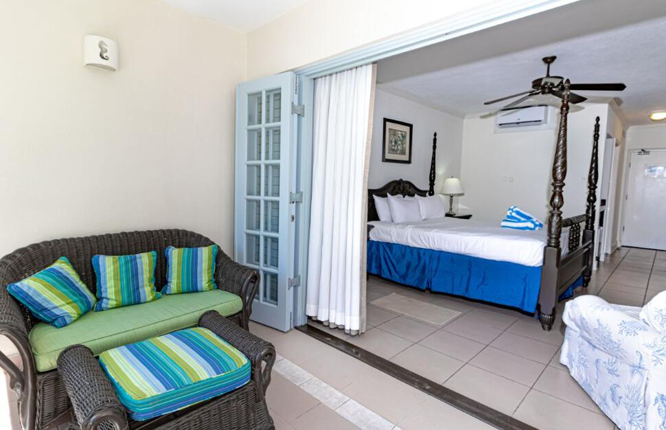 Deluxe Pool Access Room