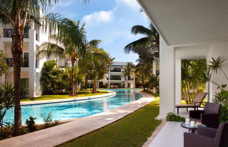 One Bedroom Pool Walkout